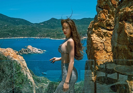 Hồ Ngọc Hà diện áo ngắn 