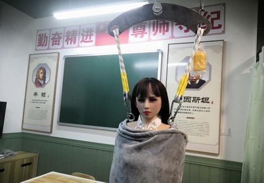 Sau 2 lần kinh doanh thất bại, ông chủ 34 tuổi khởi nghiệp bằng dịch vụ búp bê 