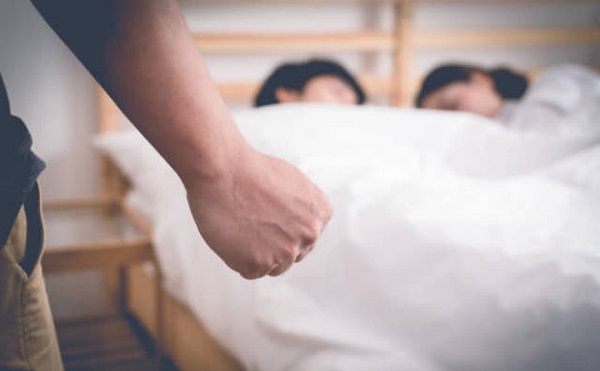 Chồng bình tĩnh lập thỏa thuận với nhân tình của vợ, tưởng cao tay không ngờ bị một vố điếng người