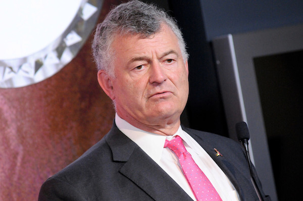 Chủ tịch hãng mỹ phẩm đình đám Estée Lauder bị chính con riêng 