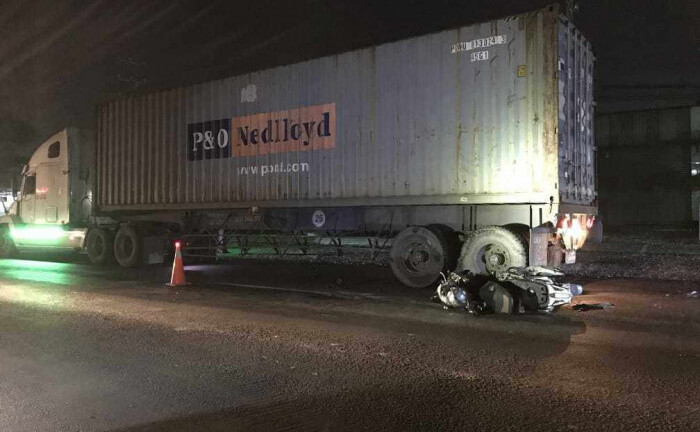 Trên đường về nhà sau khi nhậu, chủ quán nhậu tông đuôi container, tử vong