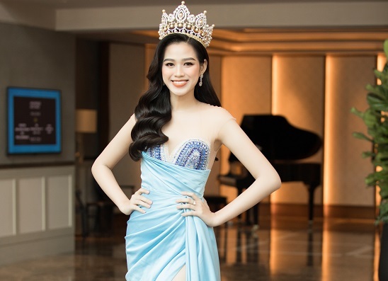 Đỗ Thị Hà - Lương Thuỳ Linh “đọ” vương miện, khoe nhan sắc xinh đẹp cùng dàn hoa hậu