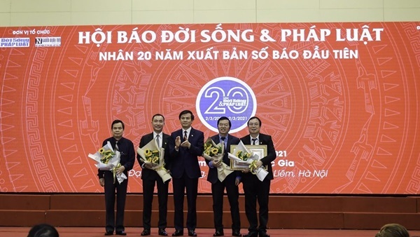 Tạp chí Đời sống và Pháp luật nhận bằng khen của Thủ tướng Chính phủ