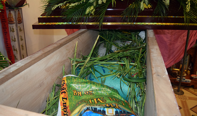 Vụ mở quan tài trong đám tang thấy 3 bao cát: Hàng xóm tiết lộ điều kỳ lạ