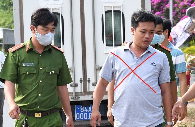 Bắt đối tượng biến thái sàm sỡ nữ sinh, “khoe của quý” ngay trên đường