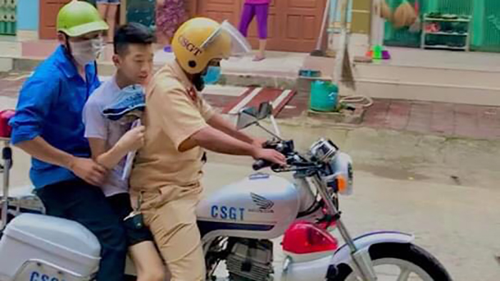 Quyết định ít ai ngờ của nam sinh ngủ quên được CSGT phá cửa đưa đi thi THPT Quốc Gia