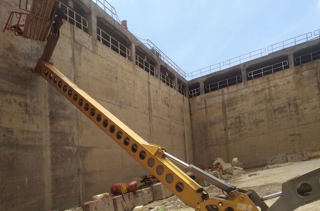 Tai nạn lật xe nâng, 3 công nhân thương vong