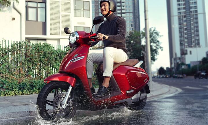 Người Việt đang thay đổi định kiến về xe máy điện như thế nào?