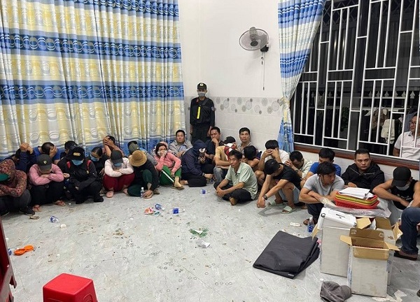 Khởi tố 35 đối tượng trong vụ triệt phá sòng bạc lớn, nhiều lớp cảnh giới