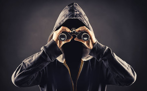 Bị thu hút bởi cô gái lạ, thanh niên 20 tuổi