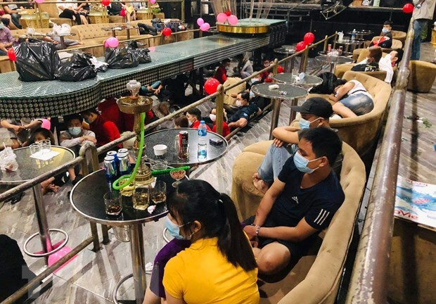 TP.HCM: Đột kích quán bar, phát hiện 100 người dương tính với ma túy