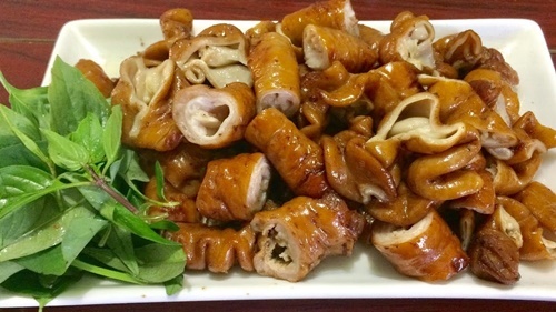 Lòng heo kho nước dừa ngon mê mẩn, cả nhà tranh nhau gắp