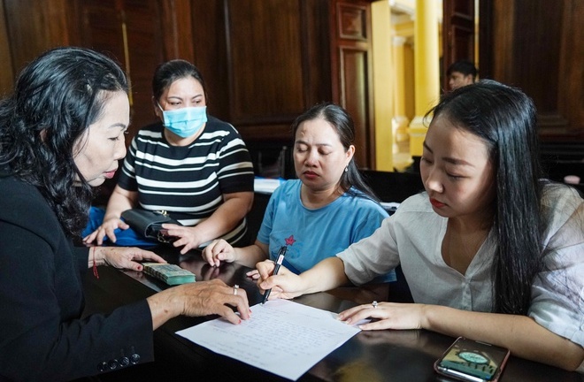 Xử vụ tài xế Mercedes tông nữ tiếp viên Vietnam Airlines: Mẹ bị cáo bồi thường 60 triệu tại tòa