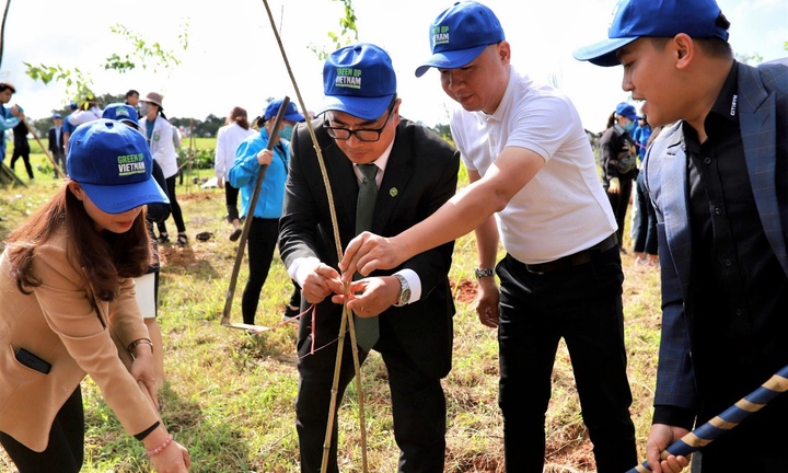 Novaland chung tay phát triển cảnh quan xanh cho thành phố ngàn hoa