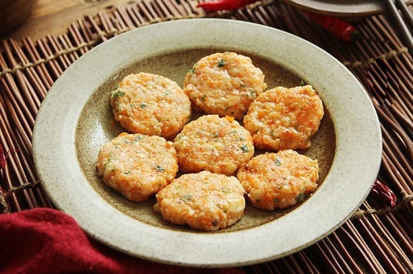 Chế biến món bánh tôm thơm ngon cho cả nhà mà không cần dùng tinh bột