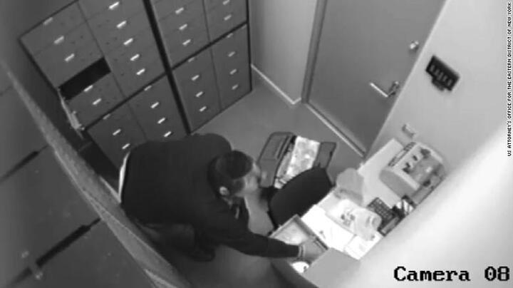 Vụ cướp ngân hàng được ví như phim Hollywood: 3 người đàn ông dùng công nghệ cao