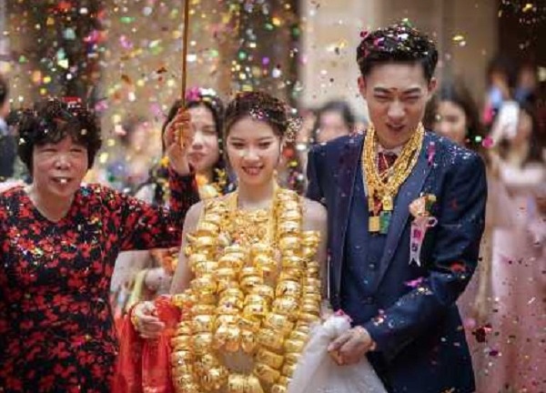 Tin tức đời sống ngày 27/4: Cảnh cô dâu đeo vàng nặng trĩu cổ và sự thực khiến ai nấy “té ngửa”
