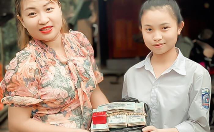 Nhặt được 300 triệu và 3 cây vàng, nữ sinh đứng chờ trả lại người đánh mất