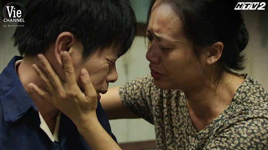 Cây Táo Nở Hoa tập 14: Ngọc òa khóc trong vòng tay Hạnh, thoát cơn chơi vơi nhờ một tia thấu hiểu của vợ