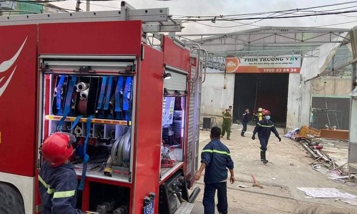 TP.HCM: Cháy lớn ở phim trường, nhiều tài sản bị thiêu rụi