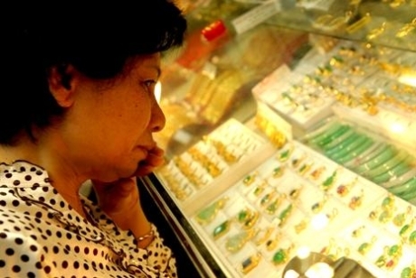 Giá vàng lại tiếp tục xuống dốc