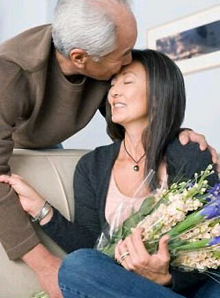 Bàng hoàng khi phát hiện mẹ chồng tương lai là nhân tình của bố 