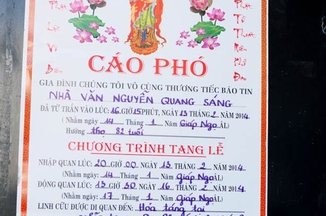 Sao Việt đến thắp hương nhà văn Nguyễn Quang Sáng