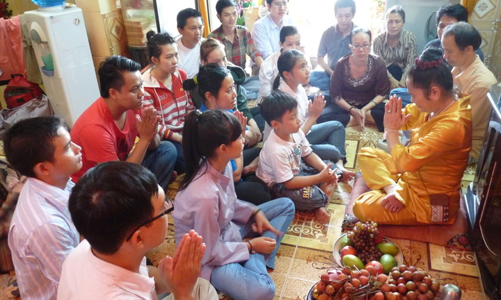 Trai “ế” đua nhau đi cắt tiền duyên