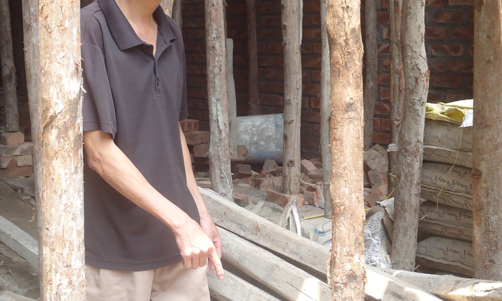 Hai anh em hành hung cả gia đình hàng xóm