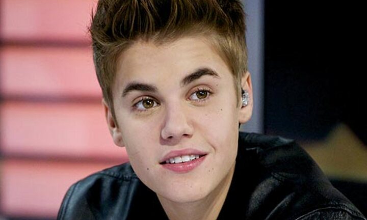 Justin Bieber không thèm tiếp cảnh sát vì điều tra vụ ném trứng