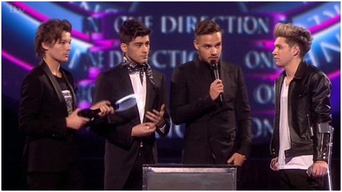 Harry Styles vội vã rời sân khấu để đi 