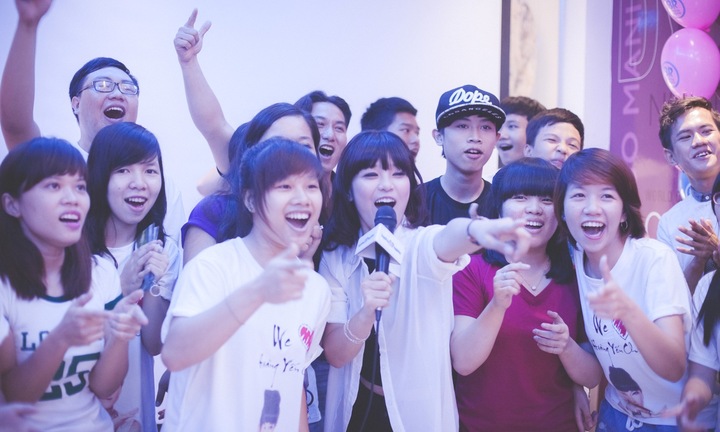 Chibi Hoàng Yến “tự thú” việc ăn cơm chỉ nuốt, không nhai