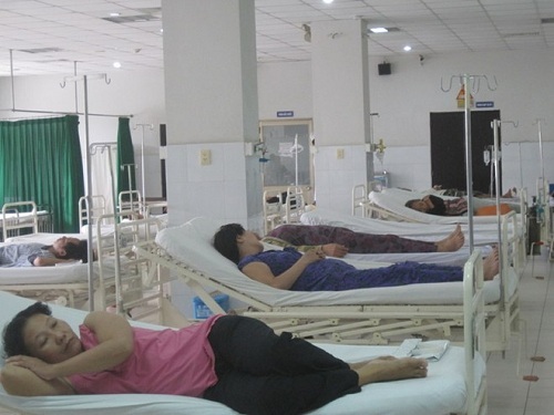 Côn đồ lộng hành, y bác sỹ hoảng loạn, bảo vệ... chạy trốn