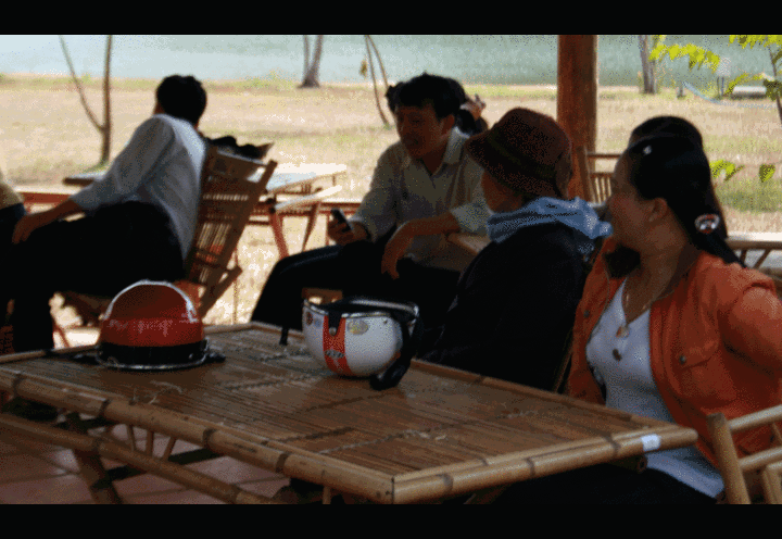 Giải cứu 4 cháu bé bị mẹ giam giữ và đòi... giết chết