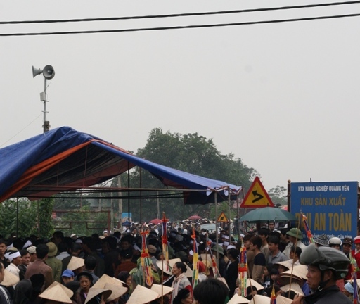 Vụ cháy Zone 9: Hàng trăm người đẫm nước mắt đưa tiễn nạn nhân xấu số