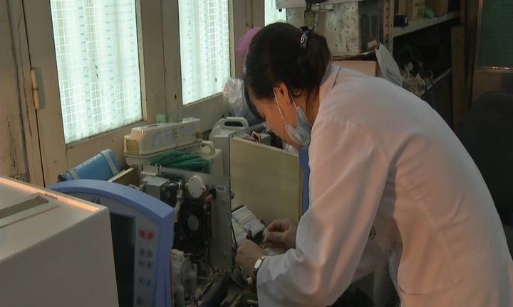 Bộ Y tế cấp máy thở... hỏng cho BV Bạch Mai chống sởi?