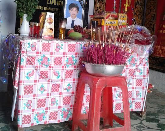 Mang quan tài con trai đến nhà nghi phạm “bắt vạ”