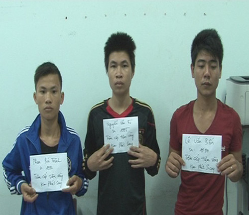 Khổ nhục kế dùng dao lam tự rạch lưng của gã trộm vàng 