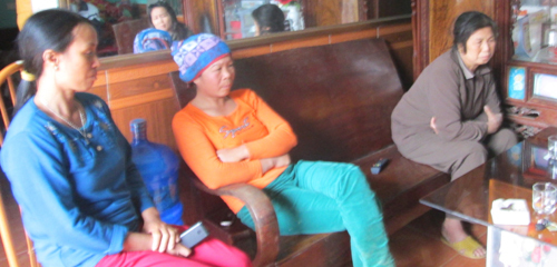 Cụ bà U70 đánh ghen kinh hoàng lột trần tình địch U60