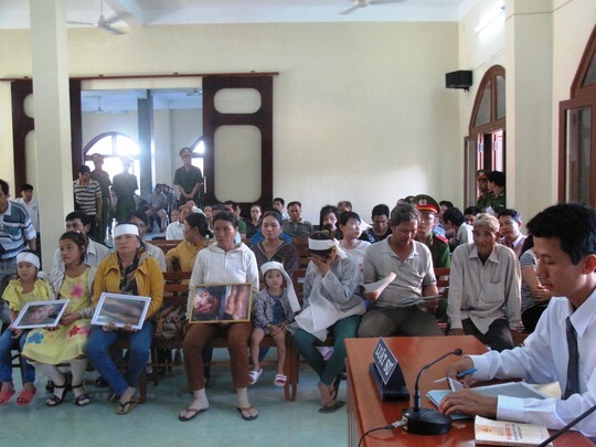 Hoãn phiên toà phúc thẩm xử 5 công an dùng nhục hình