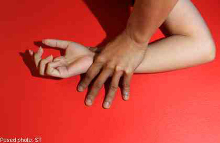 Nghi án bé gái chăn bò bị hiếp dâm đến chết