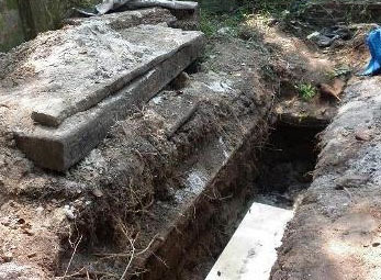 Ngôi mộ cổ ở Quảng Nam bị đào xới tung, xương cốt vứt vương vãi