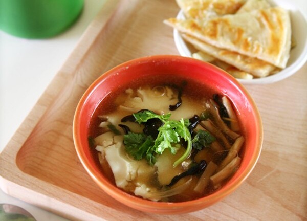 Cách chế biến súp nấm nóng hổi ngày trở gió