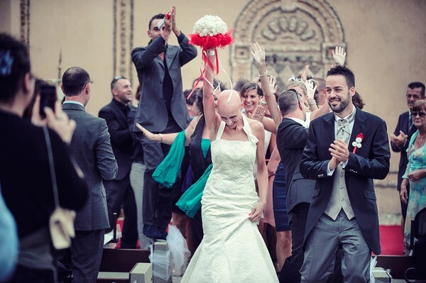 Bộ ảnh cưới đầy xúc động của cô dâu mắc bệnh ung thư 