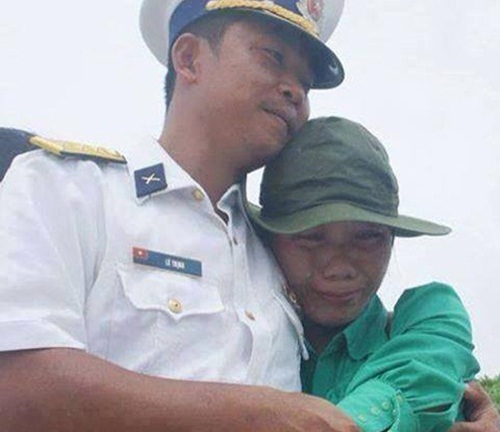 Xúc động những cuộc chia tay ra biển Đông