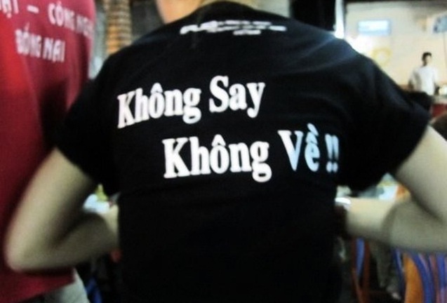 Uống rượu nhiều, quý ông lo dính xơ gan, chảy máu dạ dày