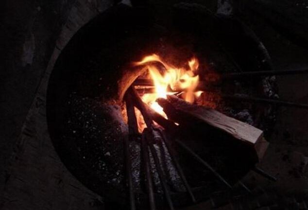 Trung Quốc: Cắt tóc bằng kẹp nung nóng