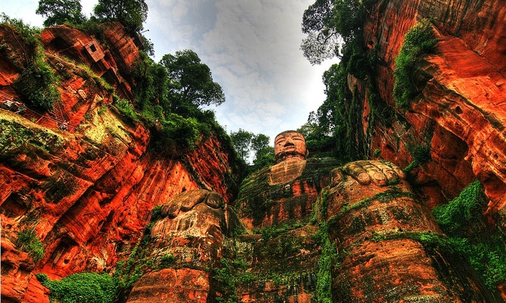 Chiêm ngưỡng tượng Phật bằng đá lớn nhất thế giới