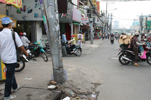 Không níu kéo được khách, tài xế xe ôm gây sự bị đánh tử vong