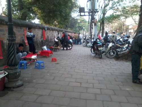 Lều bạt liệu có chiến thắng văn hóa vỉa hè?